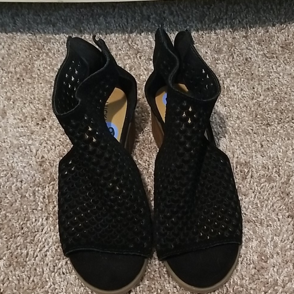 6.5 lucky brand black leather zip up sandals new!
